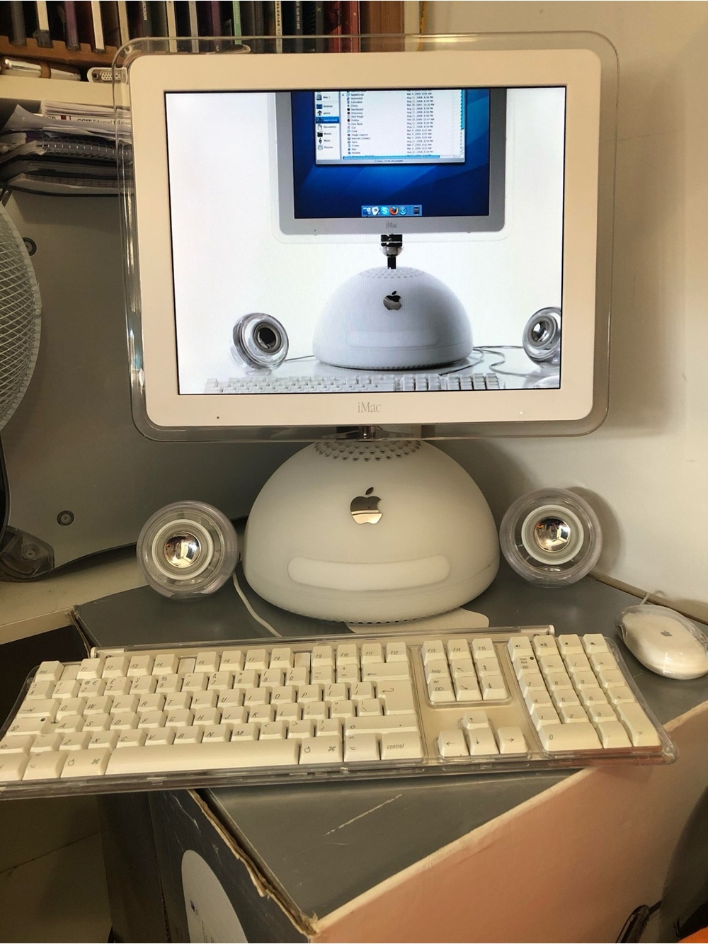 Apple Vintage 2004 clear apple pro speakers for iMac Harmon Karson